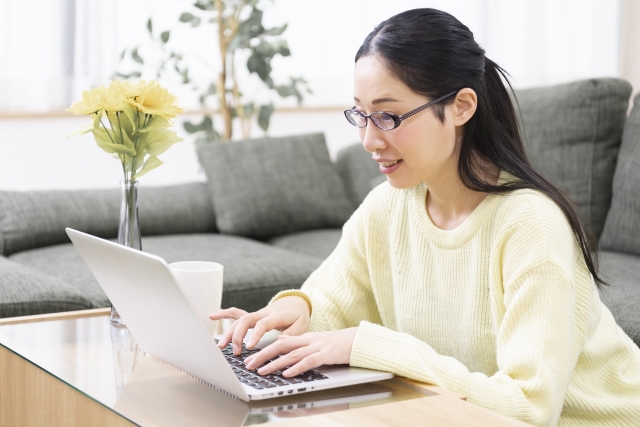 「Webライタースクールは選択肢のひとつ!自分に合う学び方を選ぼう」のアイキャッチ画像